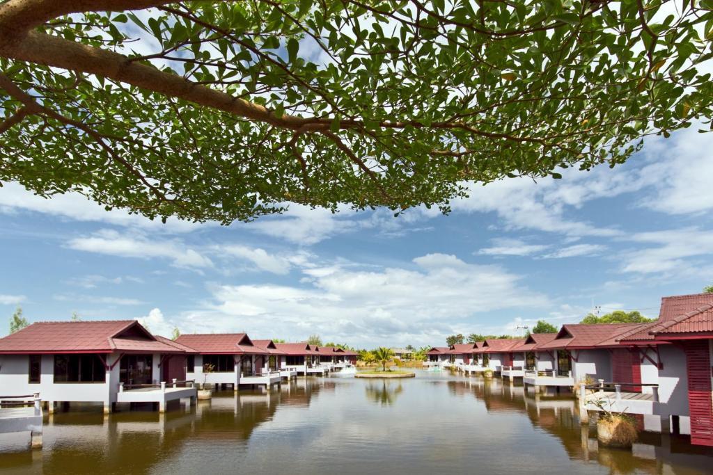 The Villa Laemhin Lagoon Resort Phuket Esterno foto