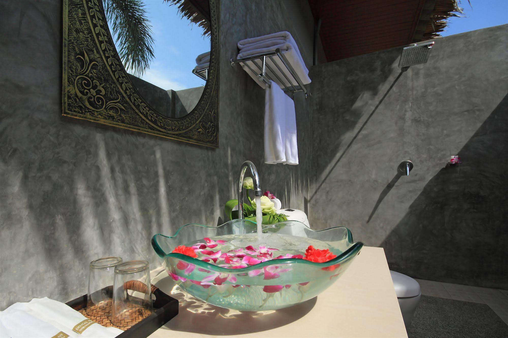 The Villa Laemhin Lagoon Resort Phuket Esterno foto