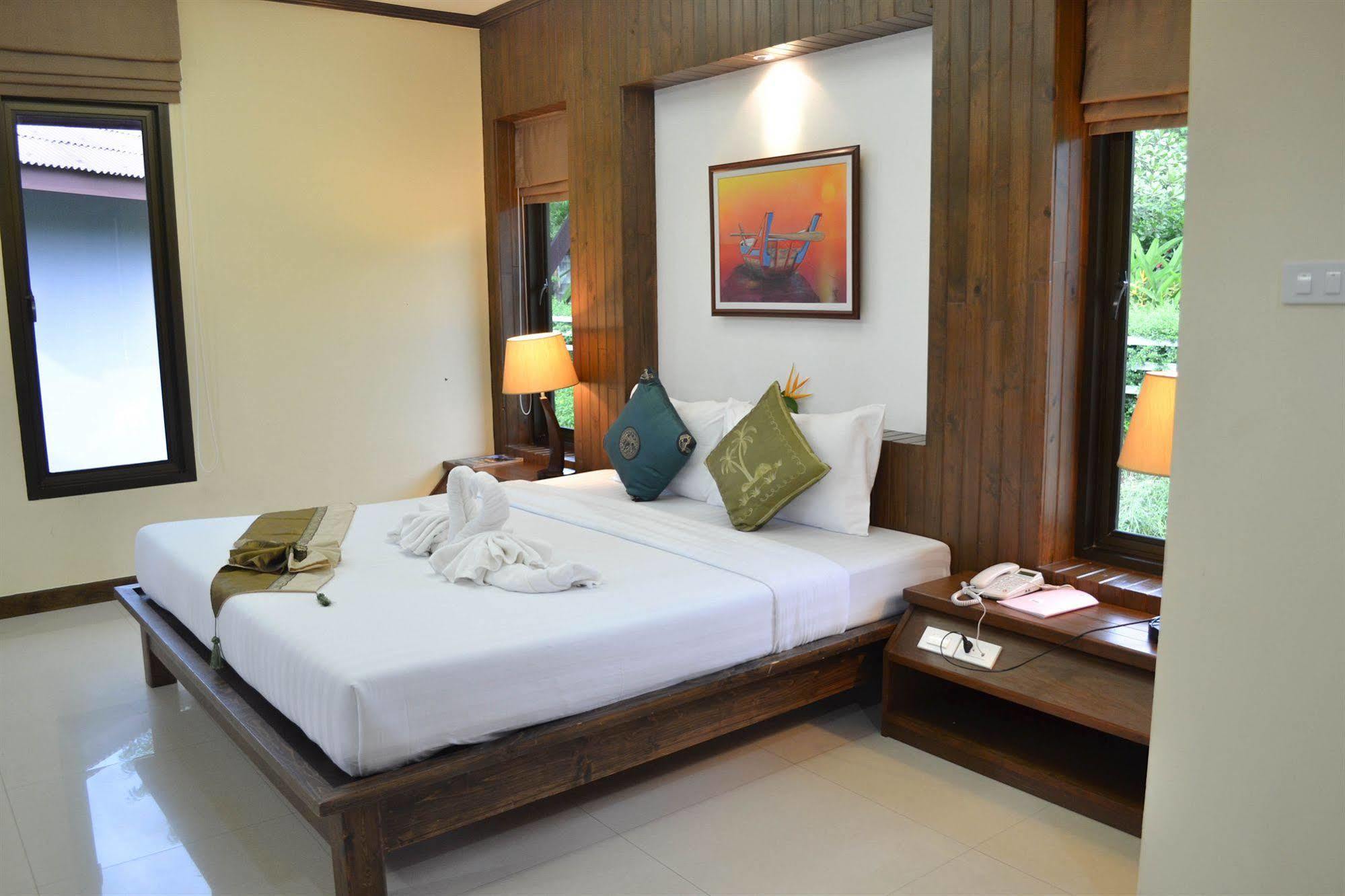 The Villa Laemhin Lagoon Resort Phuket Esterno foto